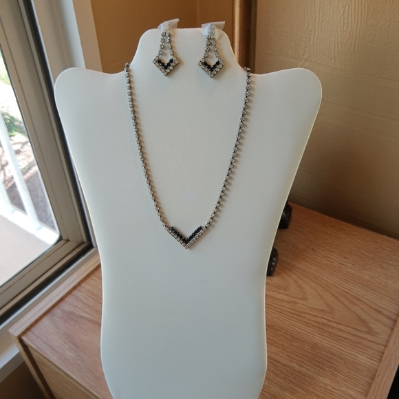 VINTAGE Necklace/Earrings. VINTAGE - Picture 1 of 2